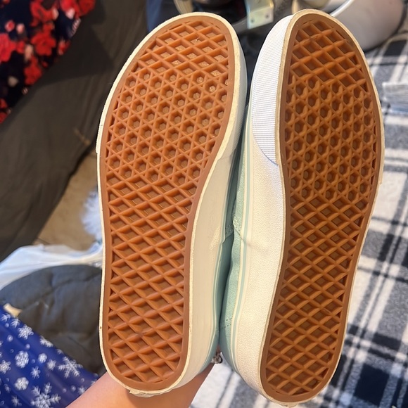 Light blue vans - Picture 2 of 6
